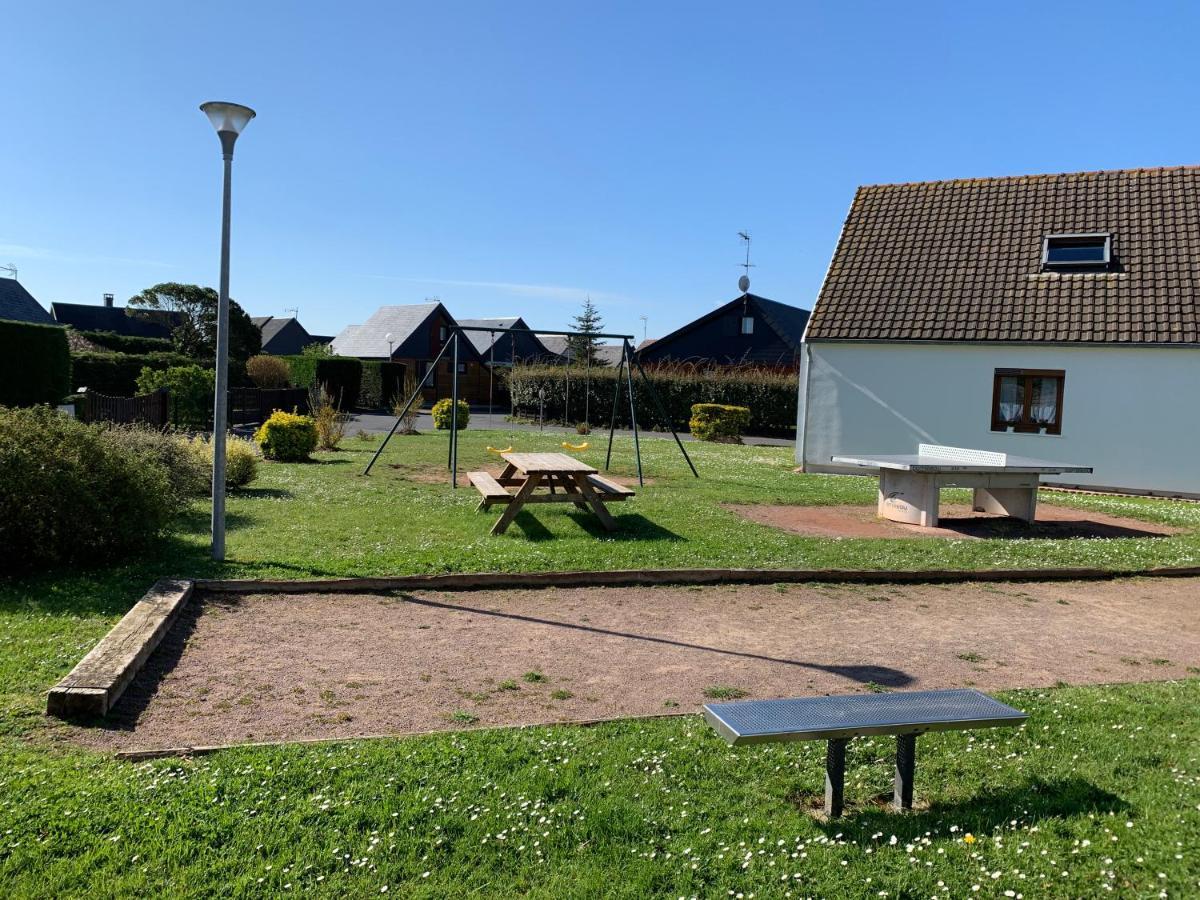 Chaleureux Chalet En Bord De Mer Merville-Franceville-Plage Exterior photo